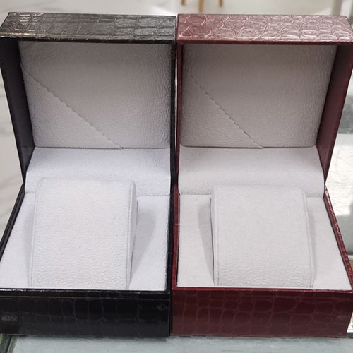 表盒定制 夹枕手表礼品盒批发售价 进口充皮纸表盒价格